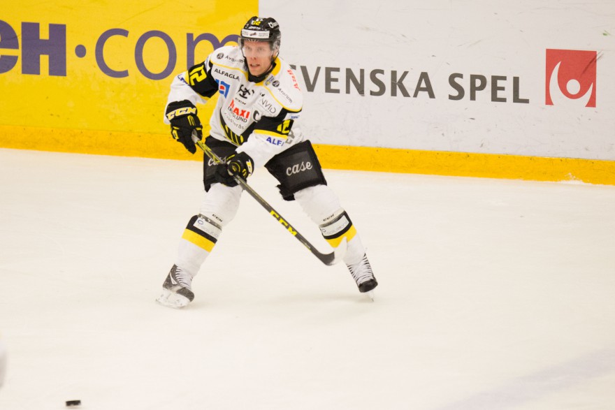 TINGSRYD, SVERIGE - 11 JANUARI 2016 : VIK 12 Fredrik Johansson under matchen i HockeyAllsvenskan mellan Tingsryd och Västerås på Nelson Garden Arena i Tingsryd den 11 januari ( Foto: Lars Nilsson / Pic-Agency ) Nyckelord Keywords: Sport, HockeyAllsvenskan, Tingsryd, Västerås