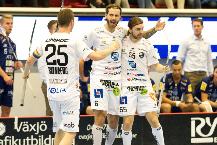 Dalen 6 Mattias Wallgren skriker ut sin glädje efter kvitteringen till 2-2 under matchen i SSL mellan Växjö och Dalen på Fortnox Arena i VÄXJÖ den 16 Oktober ( Foto: Lars Nilsson / Pic-Agency )