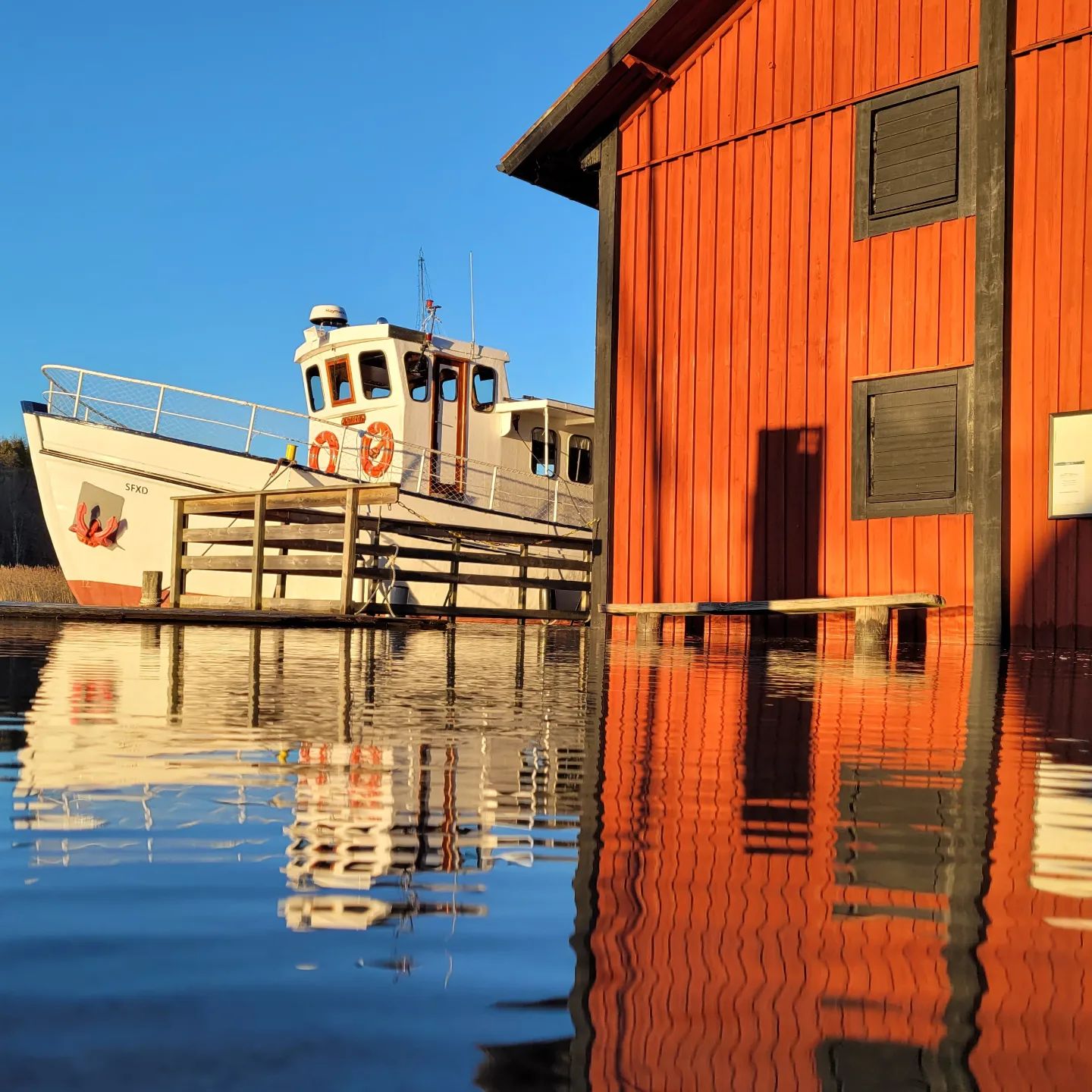 Vattennivån i havet steg snabbt efter gårdagens storm #storm #samsungs20fe5g #järnavik #jernavik @visitronnneby @visitblekinge #visitblekige #visitronneby @ark56sweden
